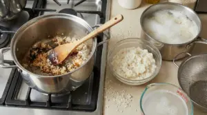 Pentole con riso bruciato, bollito troppo e colloso: errori comuni durante la cottura del riso